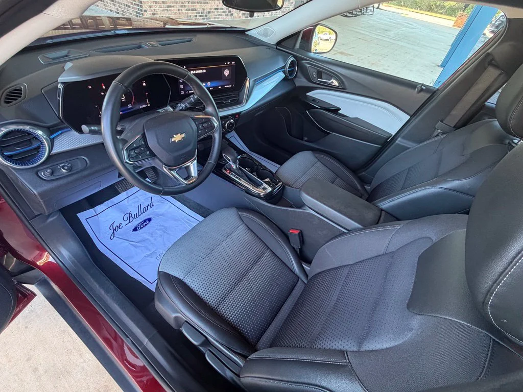 Used 2025 Red Chevrolet LT image 5