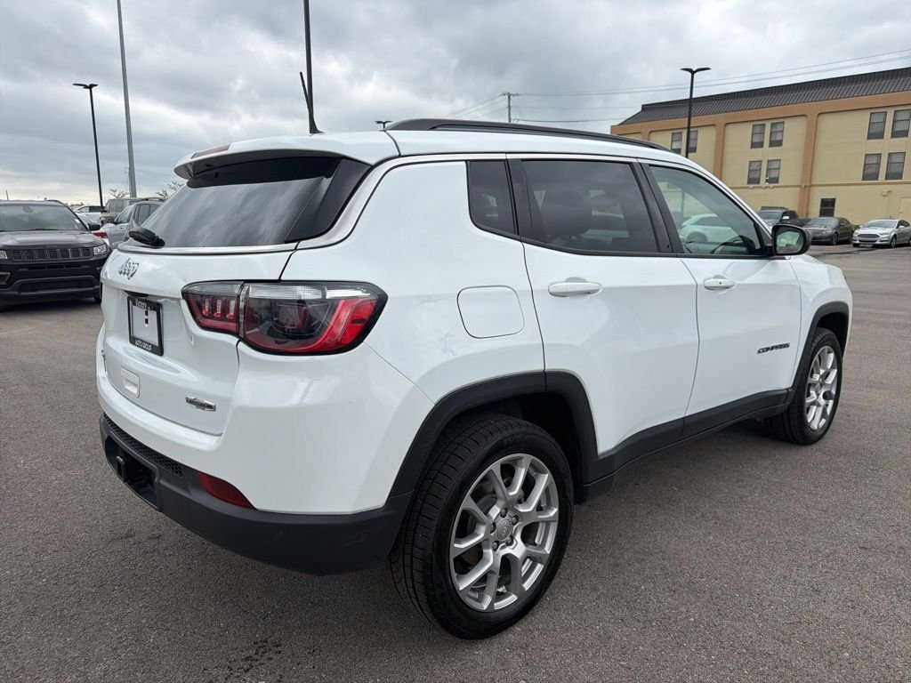 Certified Used 2022 White Jeep Latitude Lux image 6