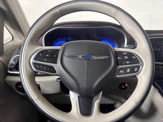 Used 2017 White Chrysler Limited image 20
