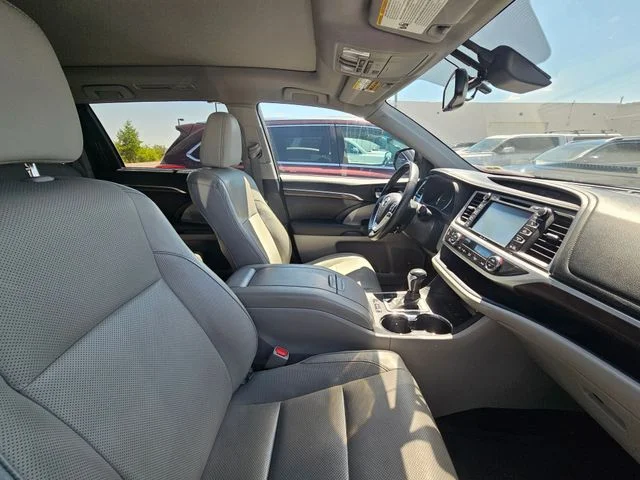 Used 2015 Shoreline Mist Toyota Limited Platinum V6 image 18