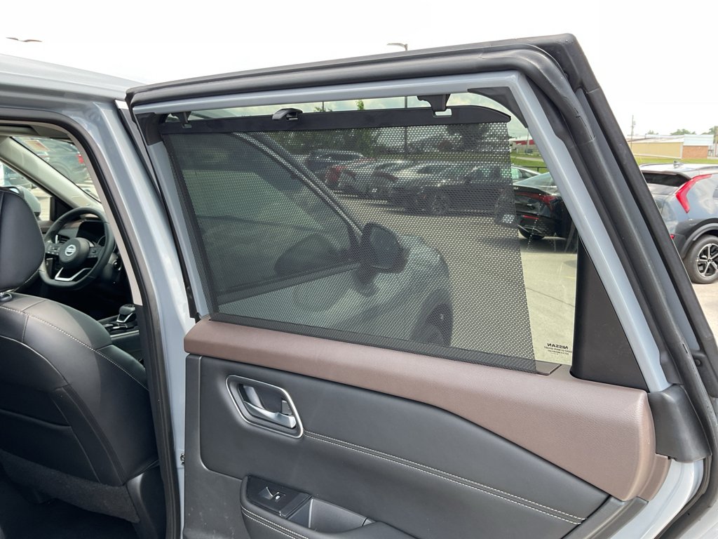 Used 2021 Boulder Gray Pearl Nissan SL image 15