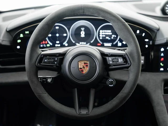 2025 Porsche Taycan GTS - Photo 14