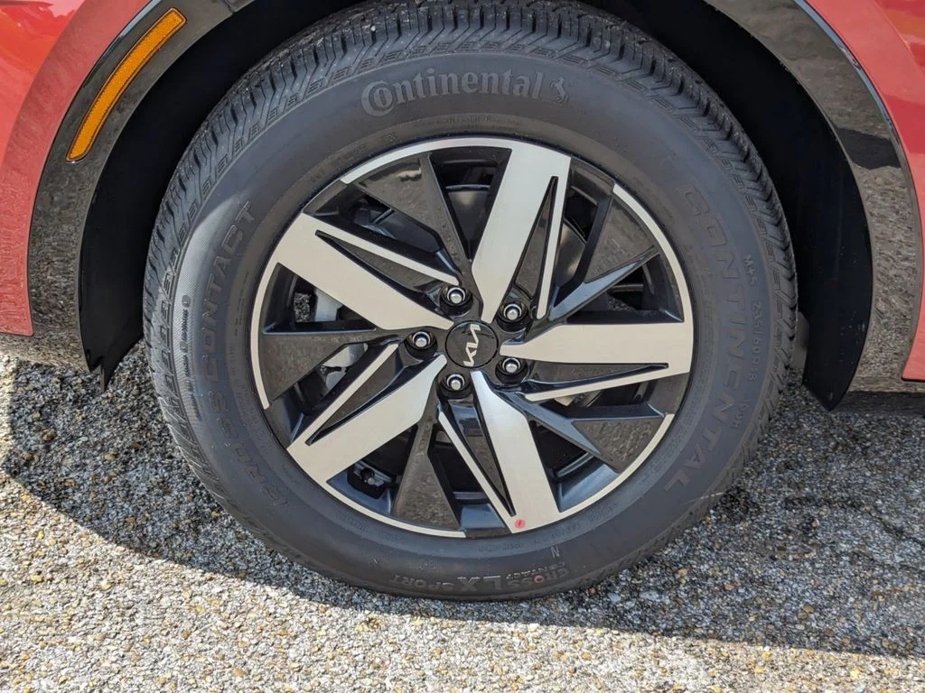 New 2023 RED Kia S FWD image 9