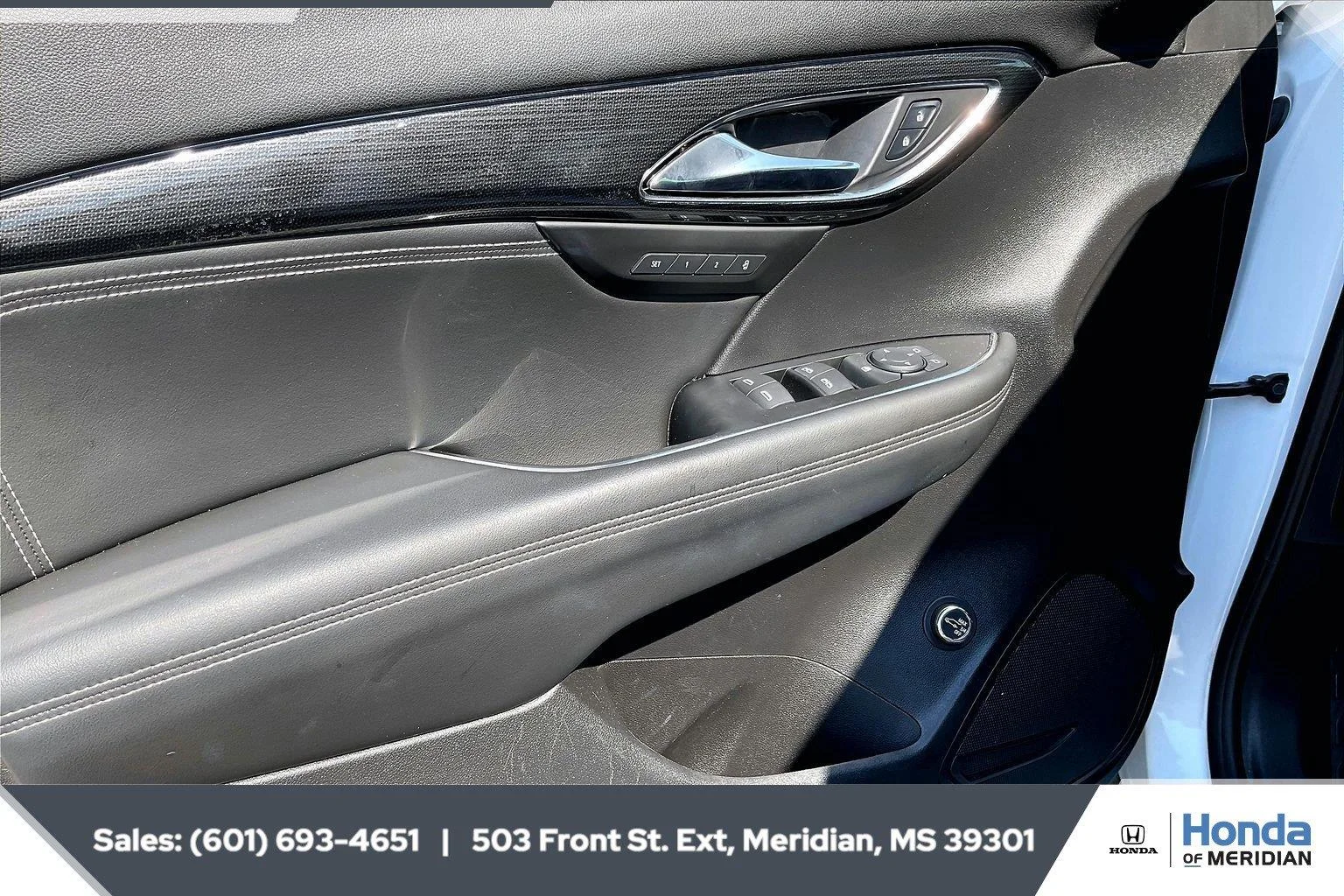 Used 2023 White Frost Tricoat Buick Essence image 17