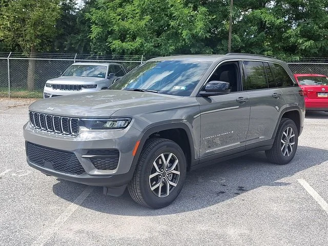 New 2027 Gray Jeep Laredo X image 5