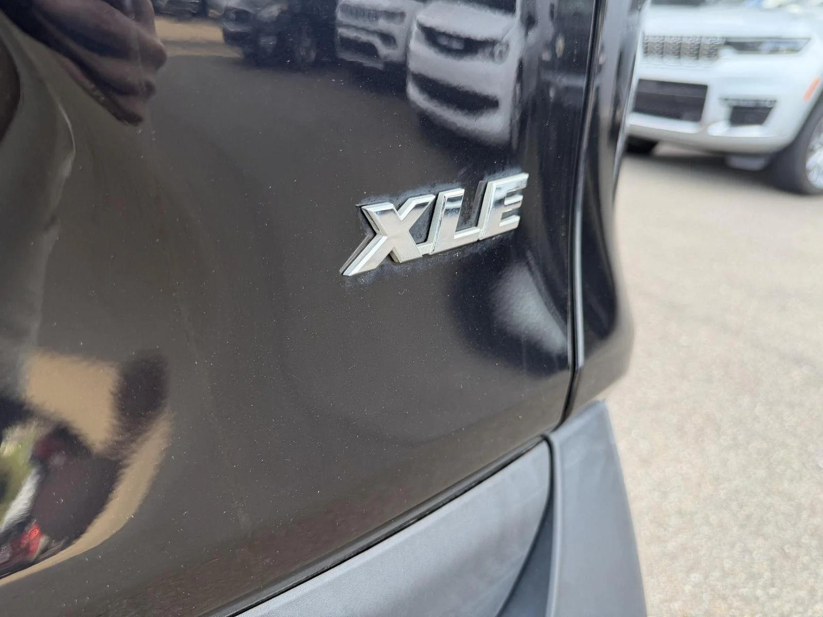 Used 2023 Midnight Black Metallic Toyota XLE Premium image 25