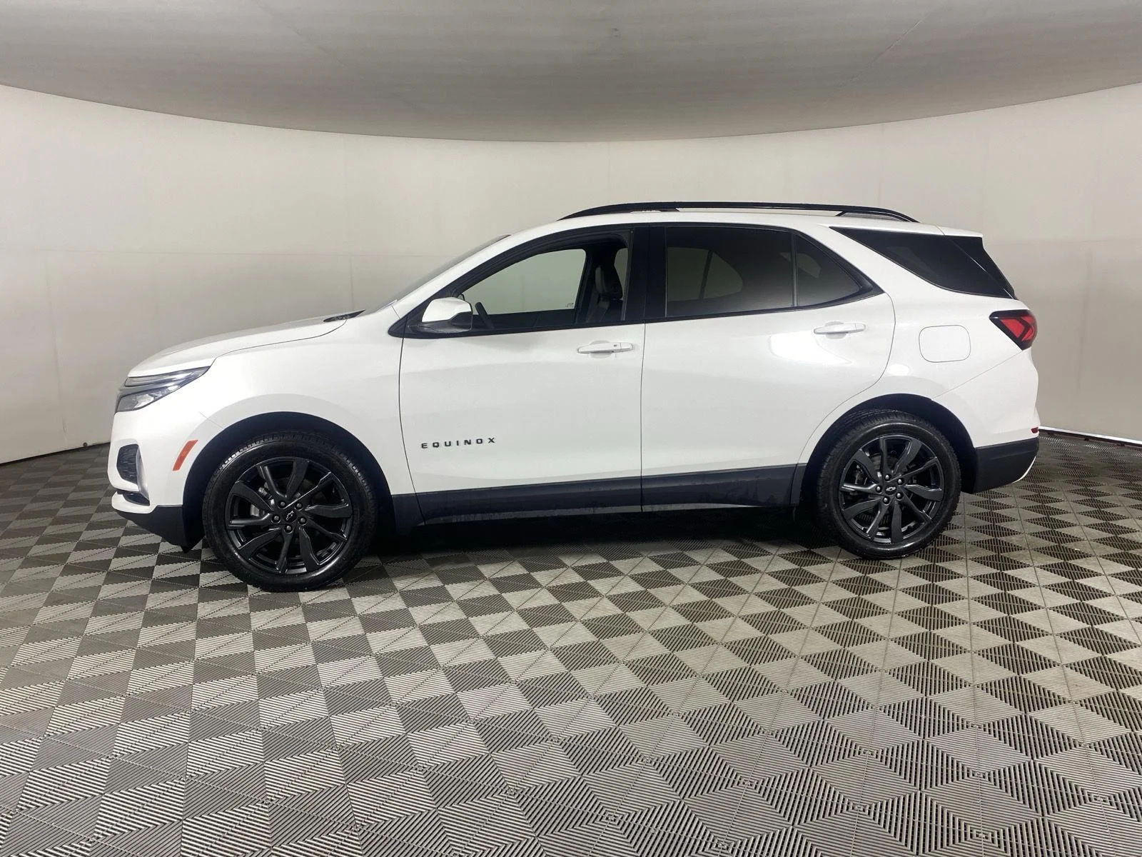 Used 2023 Summit White Chevrolet RS image 4