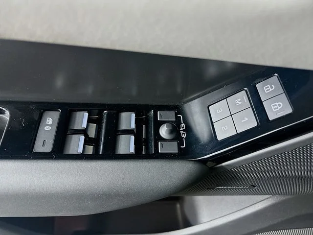 2026 Land Rover Range Rover Velar S - Photo 20