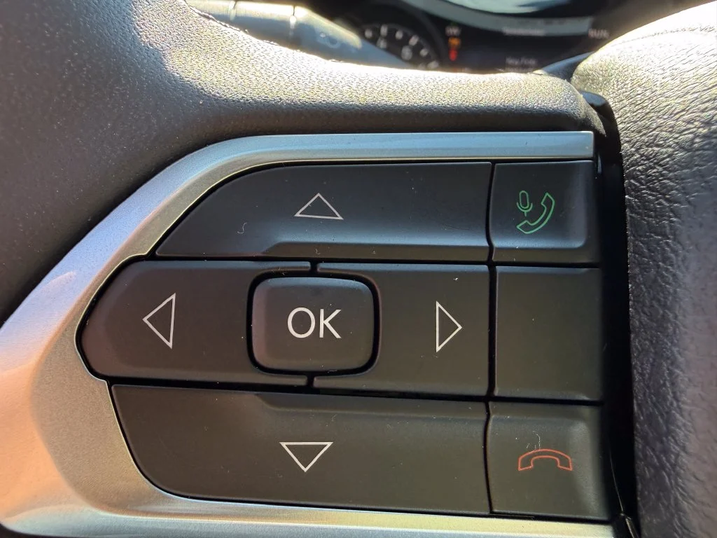 Used 2024 Gray Jeep Limited image 18