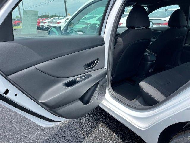 New 2026 White Hyundai SEL Sport image 17