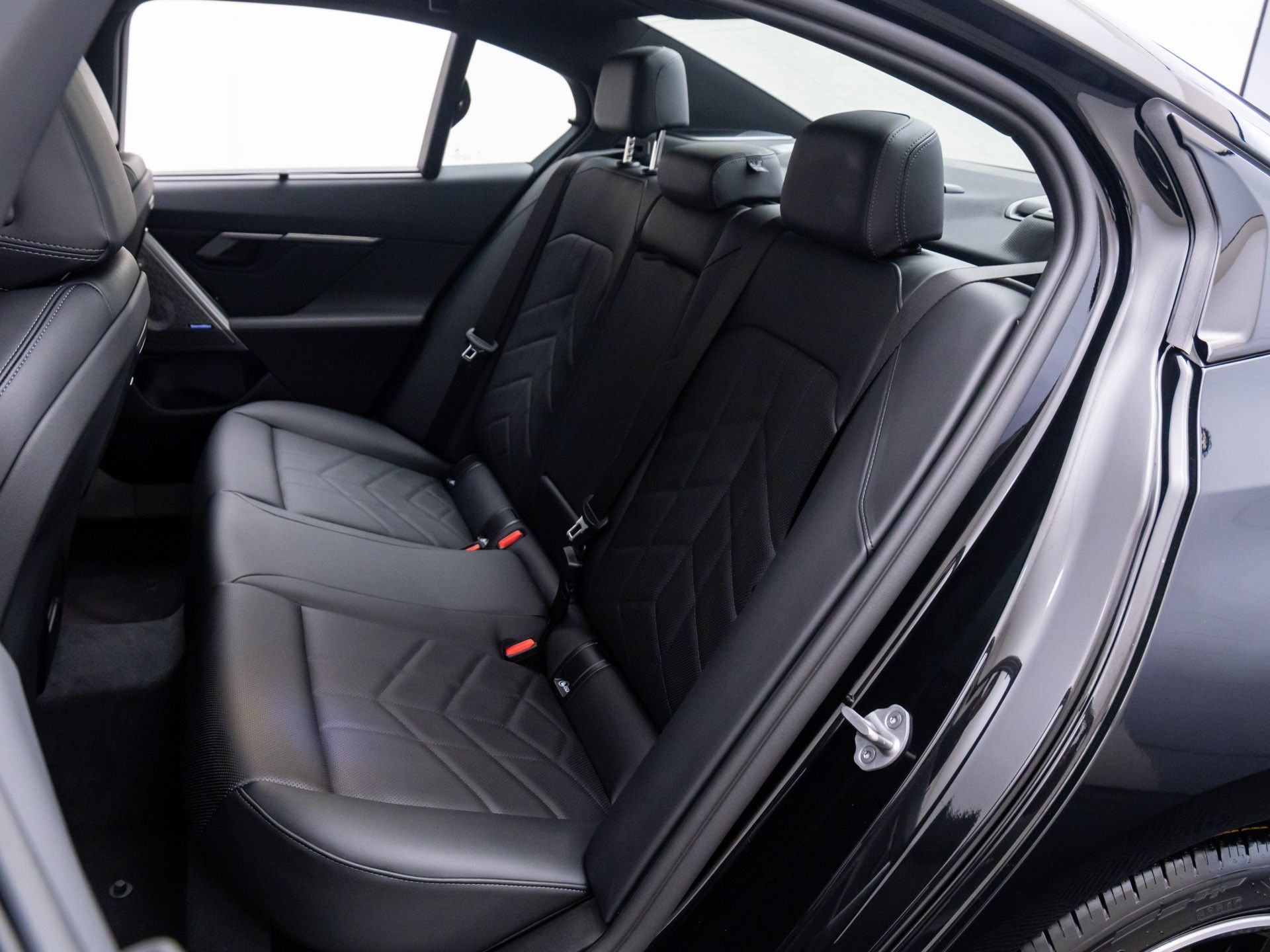New 2026 Black Sapphire Metallic BMW 530i xDrive image 17