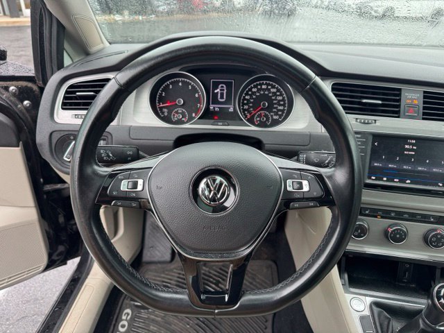 Used 2017 Black Volkswagen  image 7