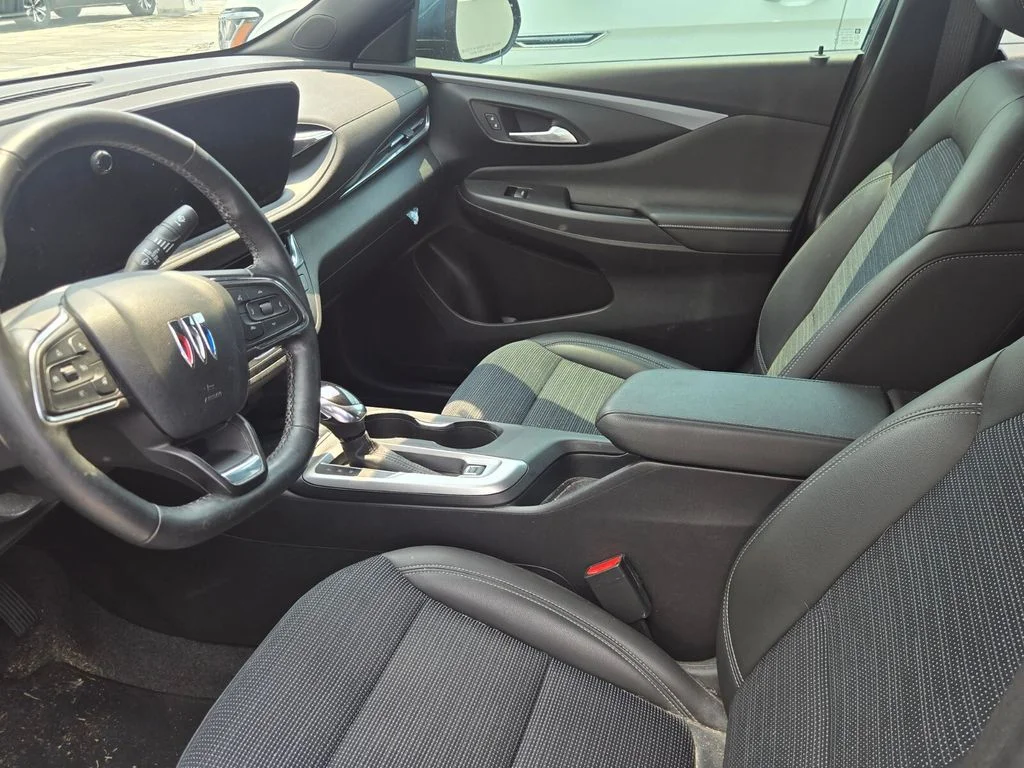 Used 2025 Blue Buick Preferred image 5