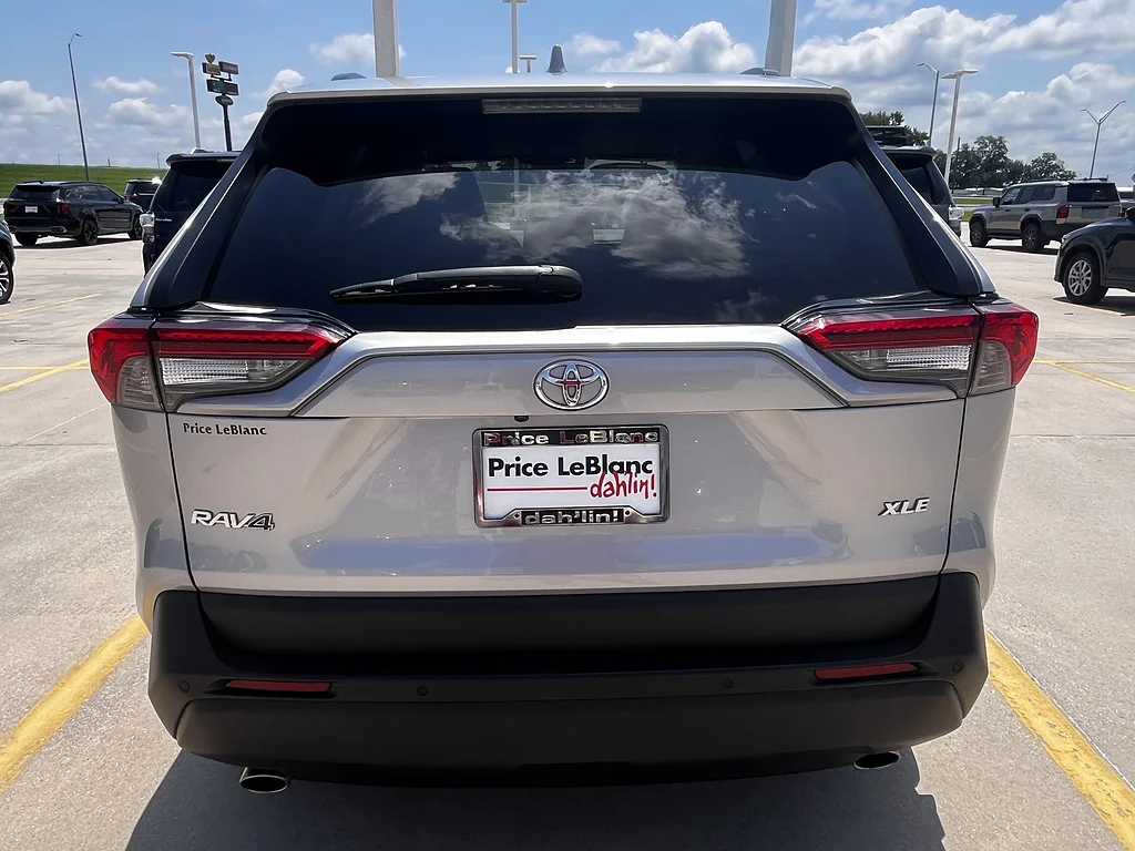Certified Used 2022 Silver Sky Metallic Toyota XLE Premium image 4