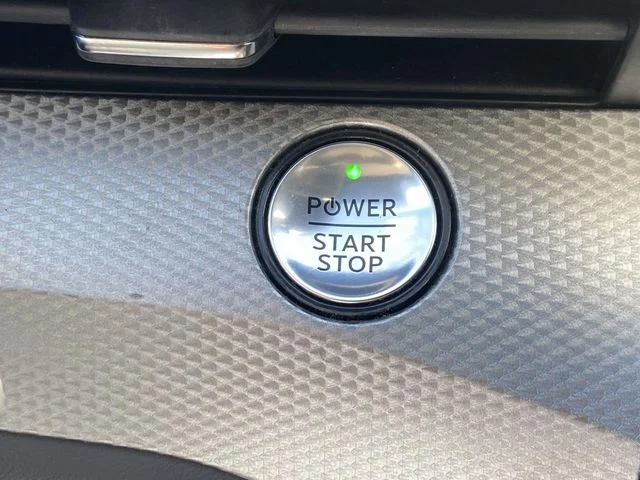 Used 2023 Black Ford Select image 29