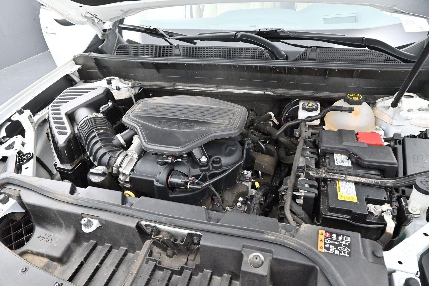 Used 2023 White Frost Tricoat GMC Denali image 36