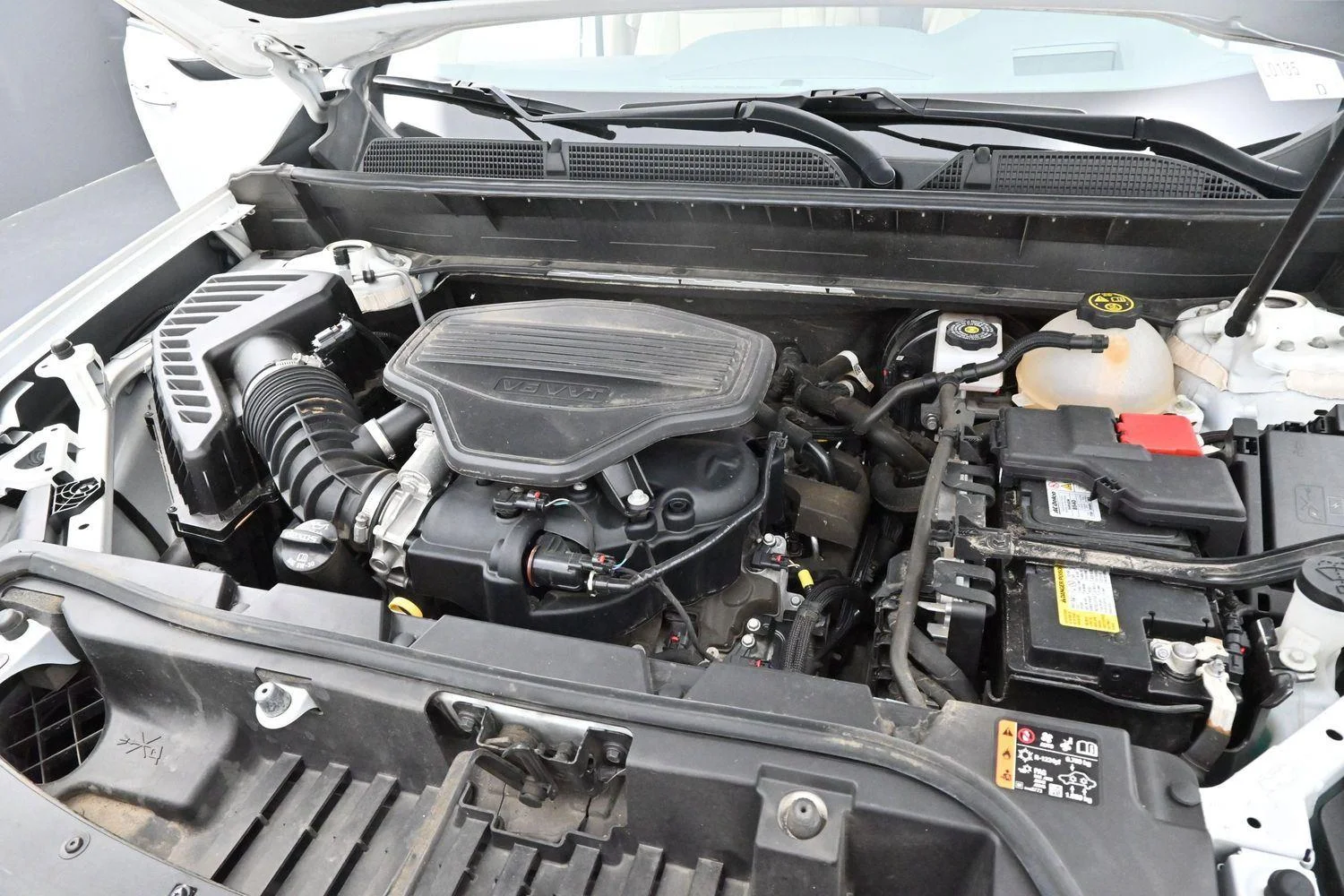 Used 2023 White Frost Tricoat GMC Denali image 36