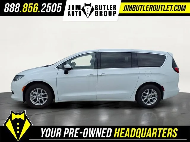 Used 2023  Chrysler LX image 19