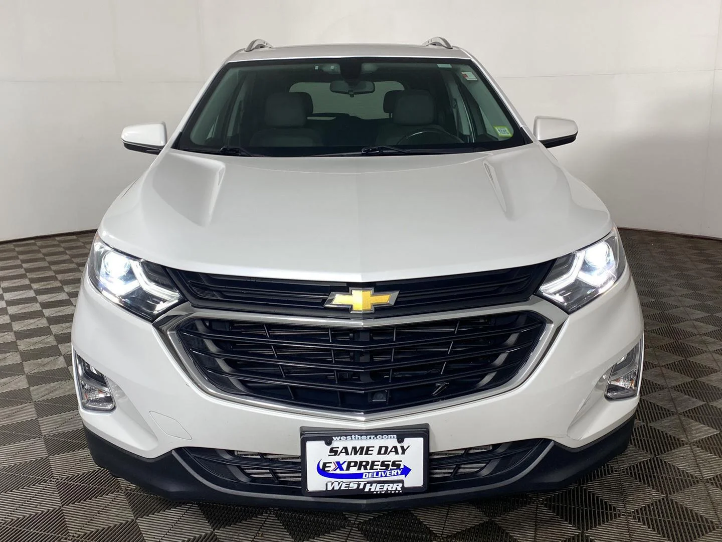 Used 2019 Iridescent Pearl Tricoat Chevrolet LT image 11