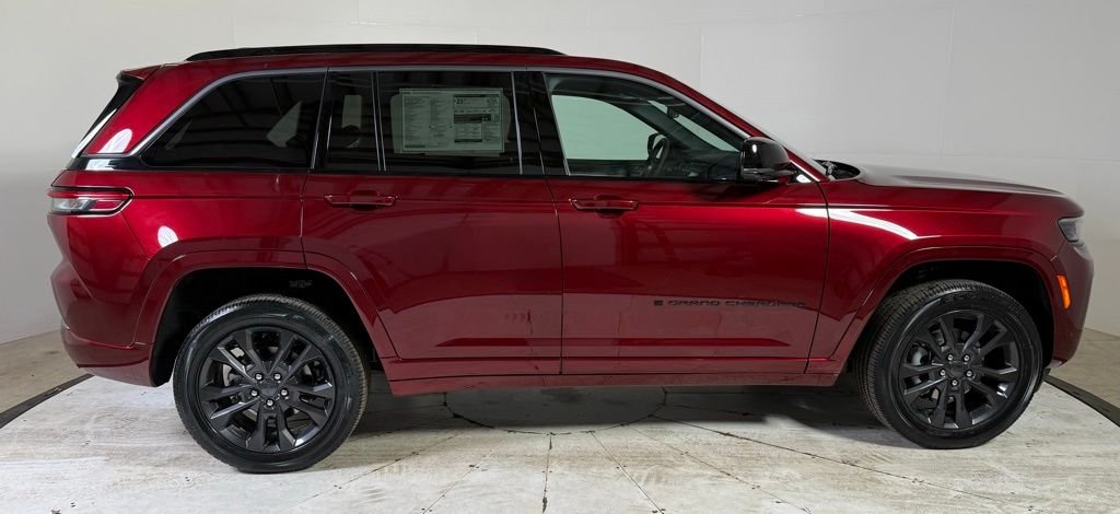 New 2026 Velvet Red Pearl-Coat Exterior Paint Jeep Limited Reserve image 8