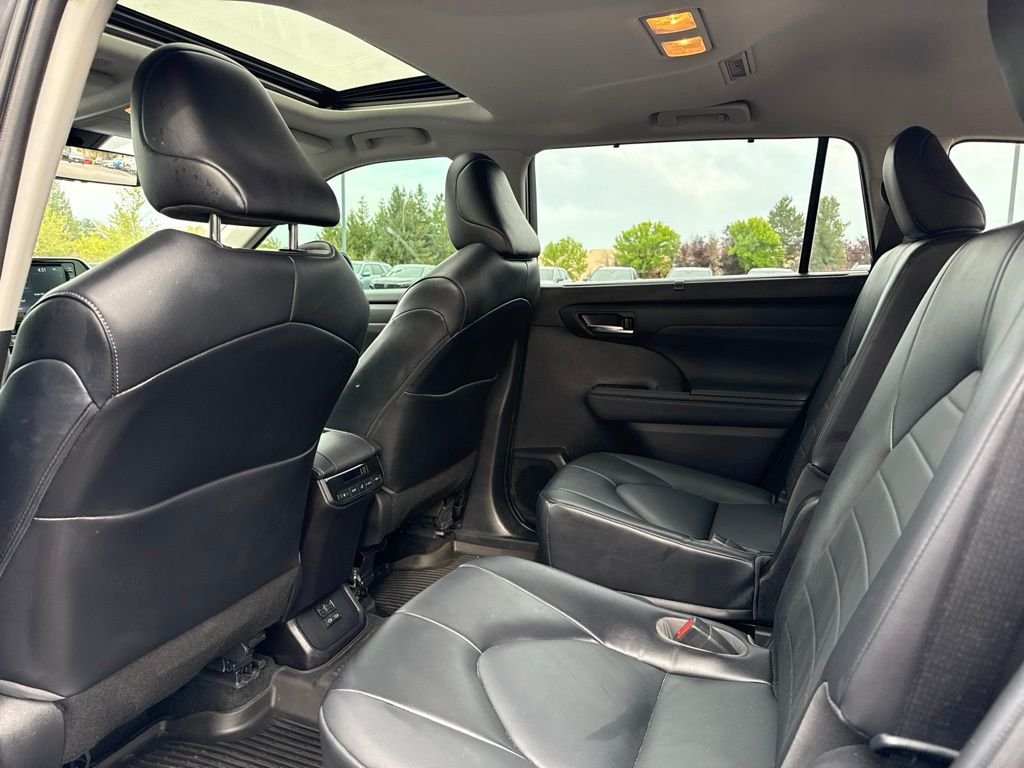 Used 2022 Magnetic Gray Metallic Toyota XLE image 18