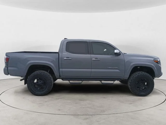 Used 2021  Toyota Limited image 6