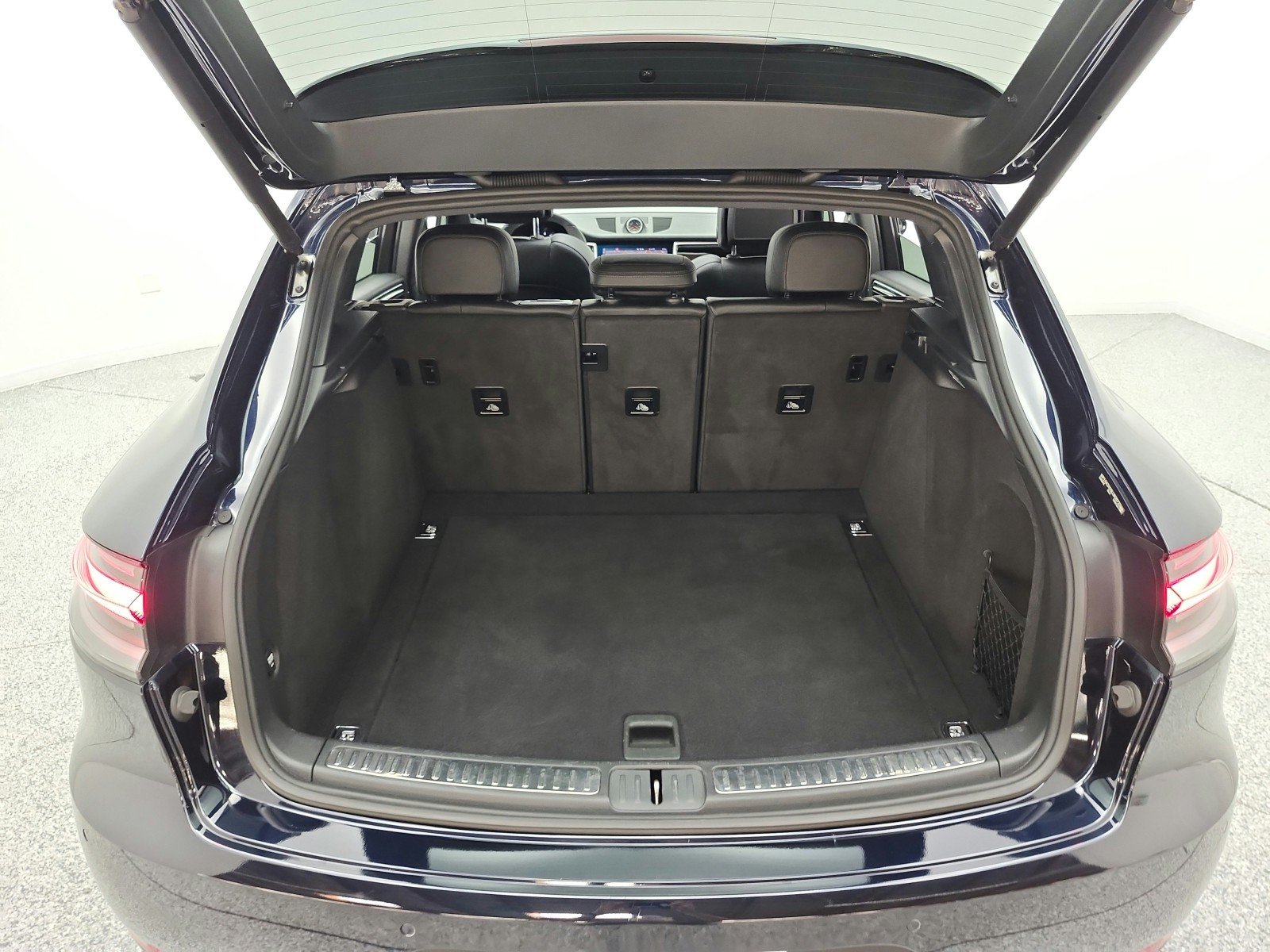 Used 2020 Volcano Grey Metallic Porsche AWD image 21