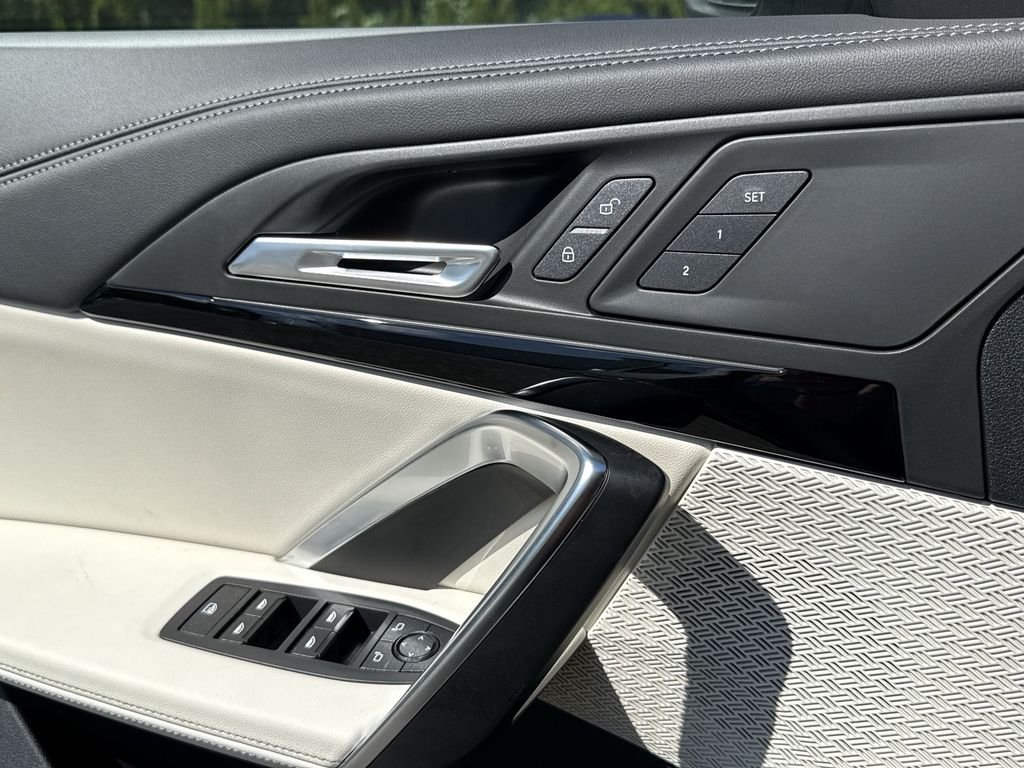 New 2027 Space Silver Metallic BMW xDrive28i image 13