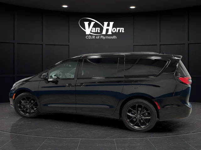 Used 2025 Diamond Black Chrysler Limited image 4