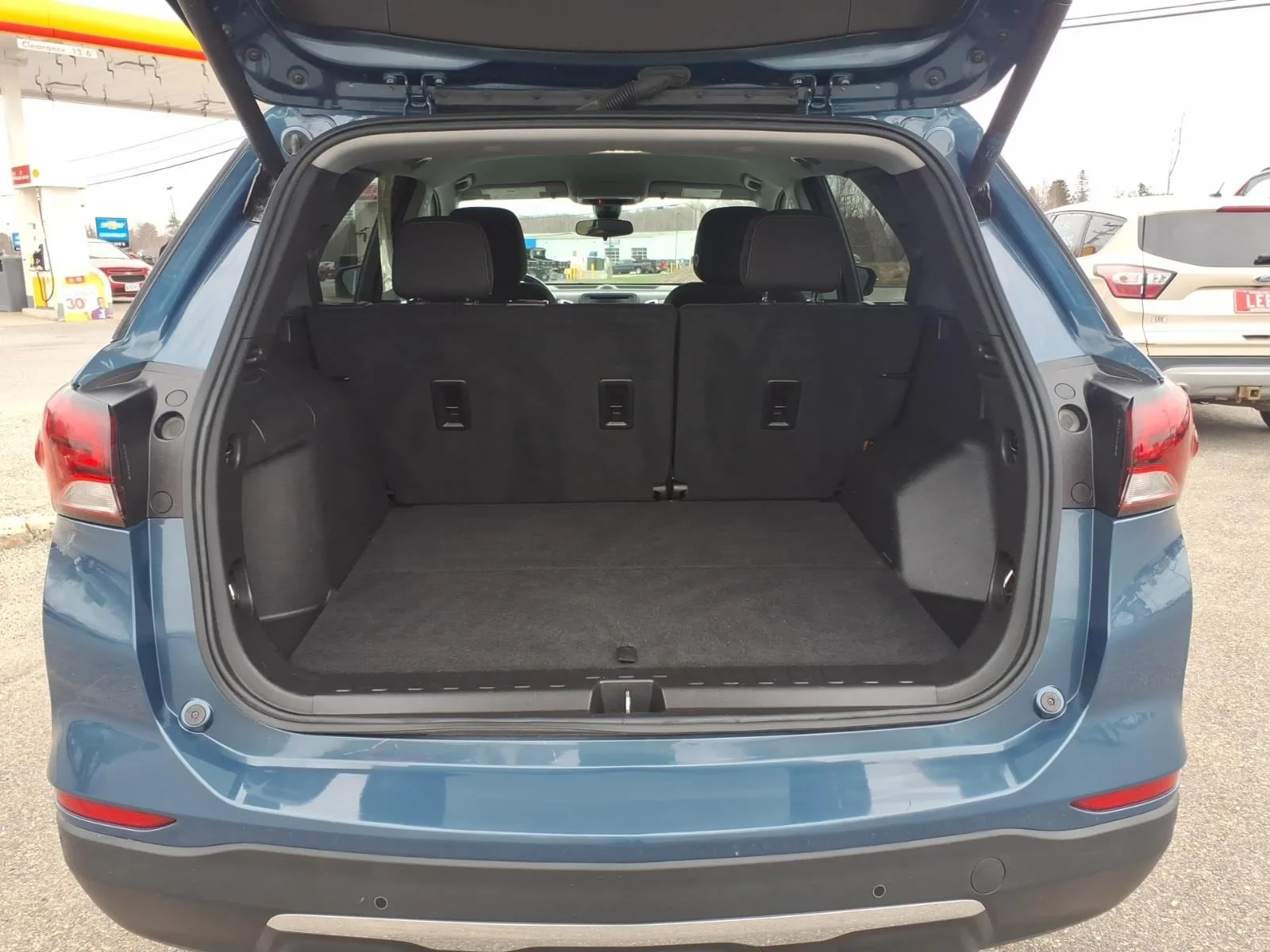 Used 2024 Lakeshore Blue Chevrolet LT image 13