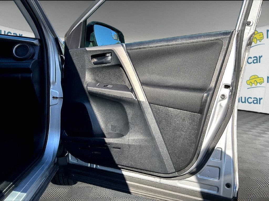 Used 2017 Silver Toyota LE image 12