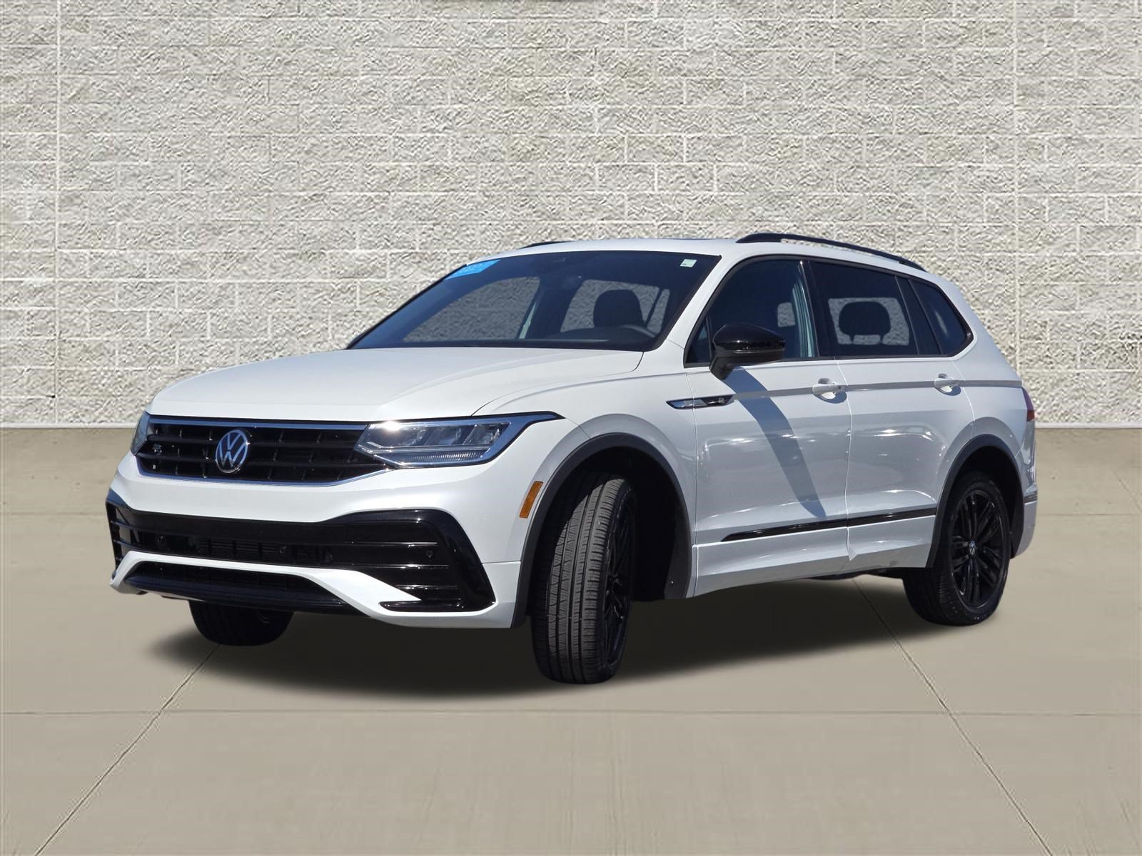Certified Used 2022 Oryx White Pearl Volkswagen SE R-Line Black image 3