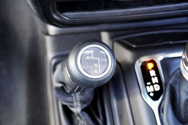 New 2026 Bright White Clear-Coat Exterior Paint Jeep Sport image 36