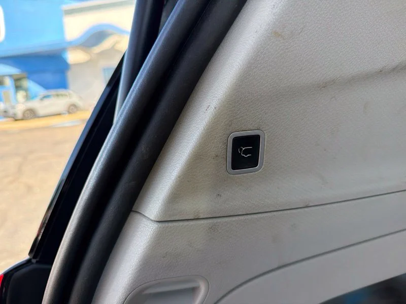 Used 2019 Red Chrysler Touring L image 11