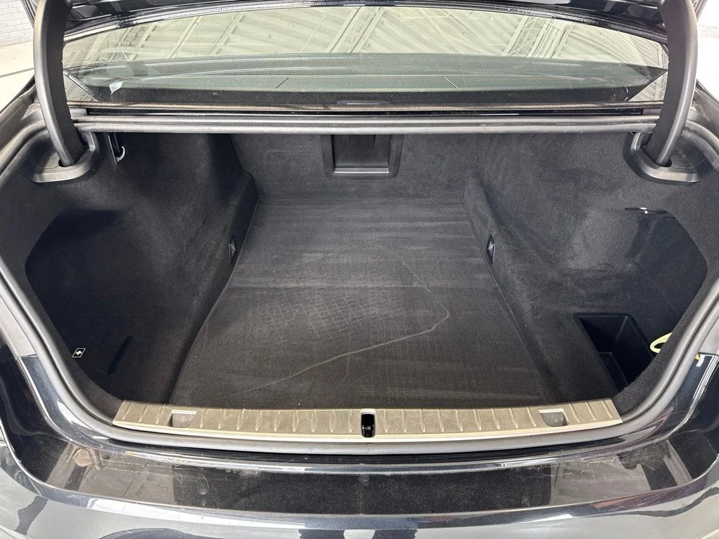 Used 2022 Black BMW 750i xDrive image 10