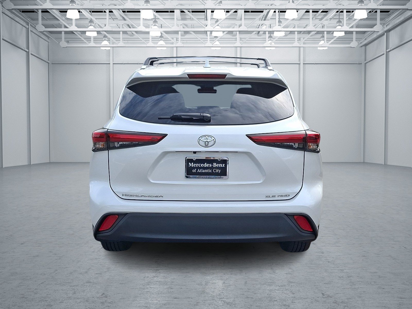 Used 2023 Wind Chill Pearl - 089 Toyota XLE image 5