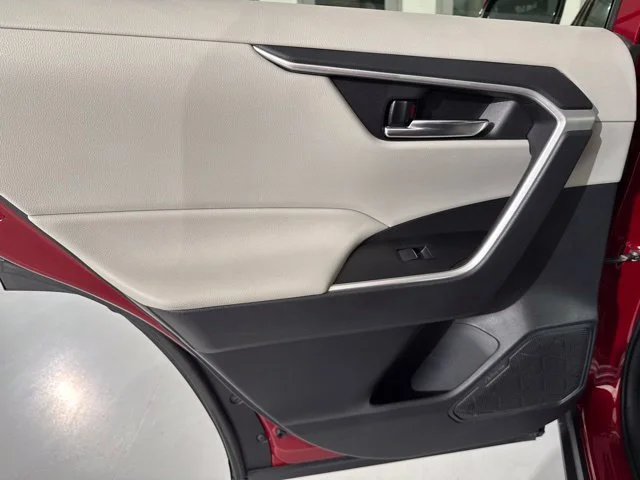 Used 2021 Red Toyota XLE Premium image 16