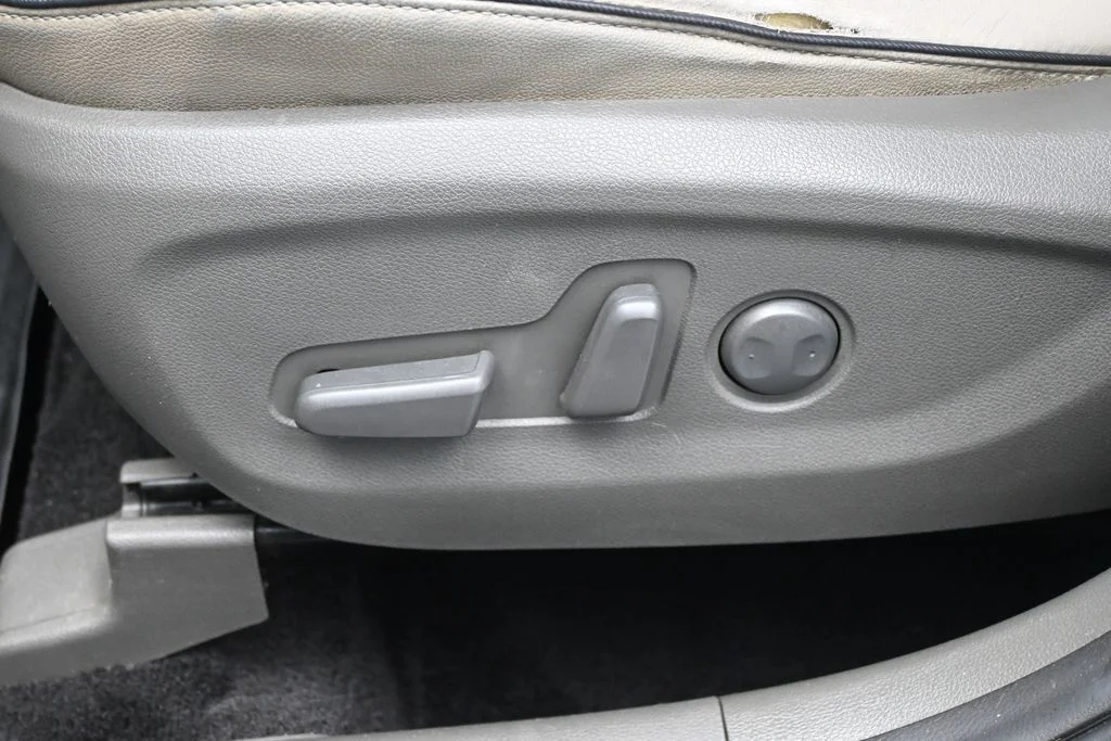 Used 2018 White Kia EX image 10