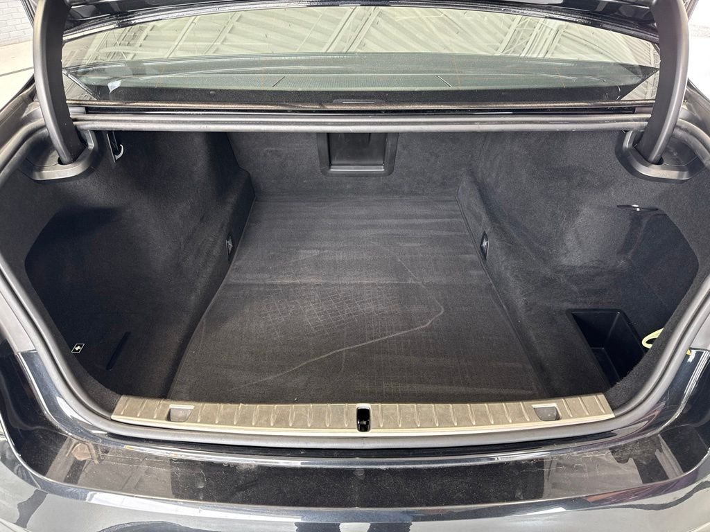 Used 2022 Black BMW 750i xDrive image 10