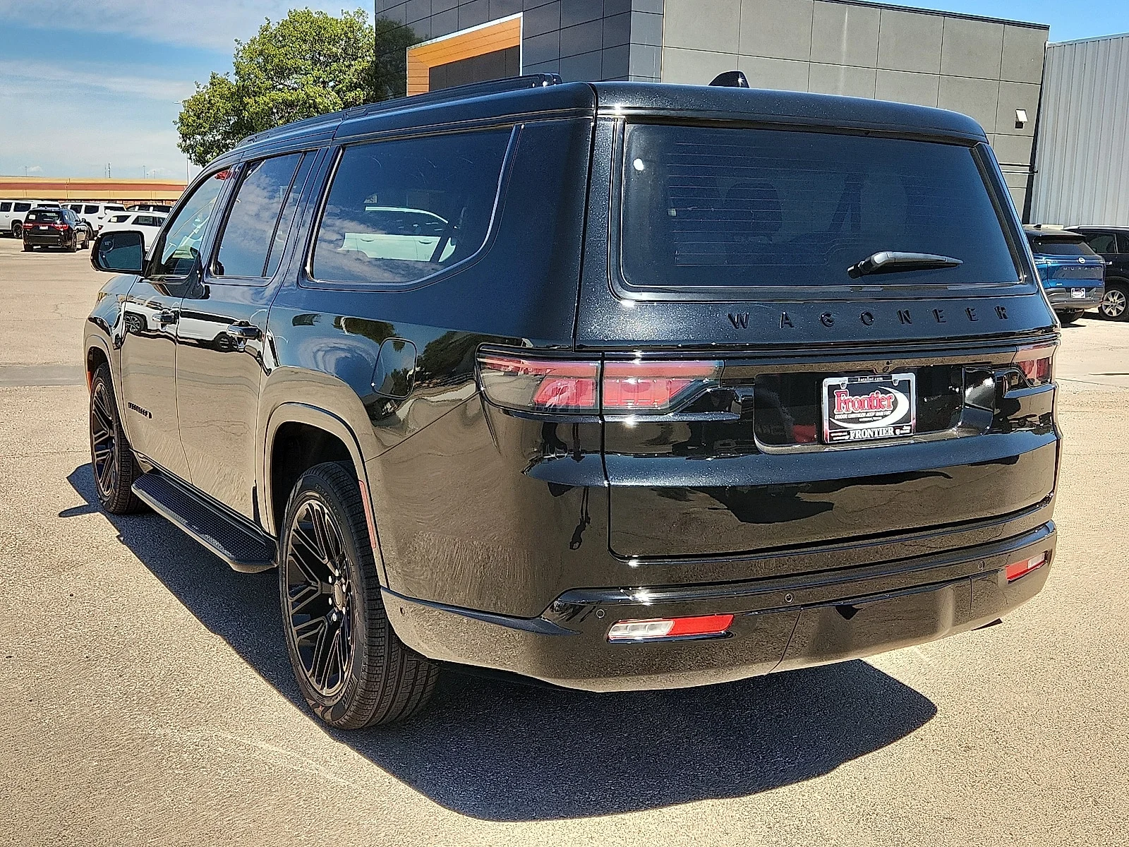 New 2025 Diamond Black Crystal Pearl-Coat  Paint Jeep L CARBIDE 4X4 image 3