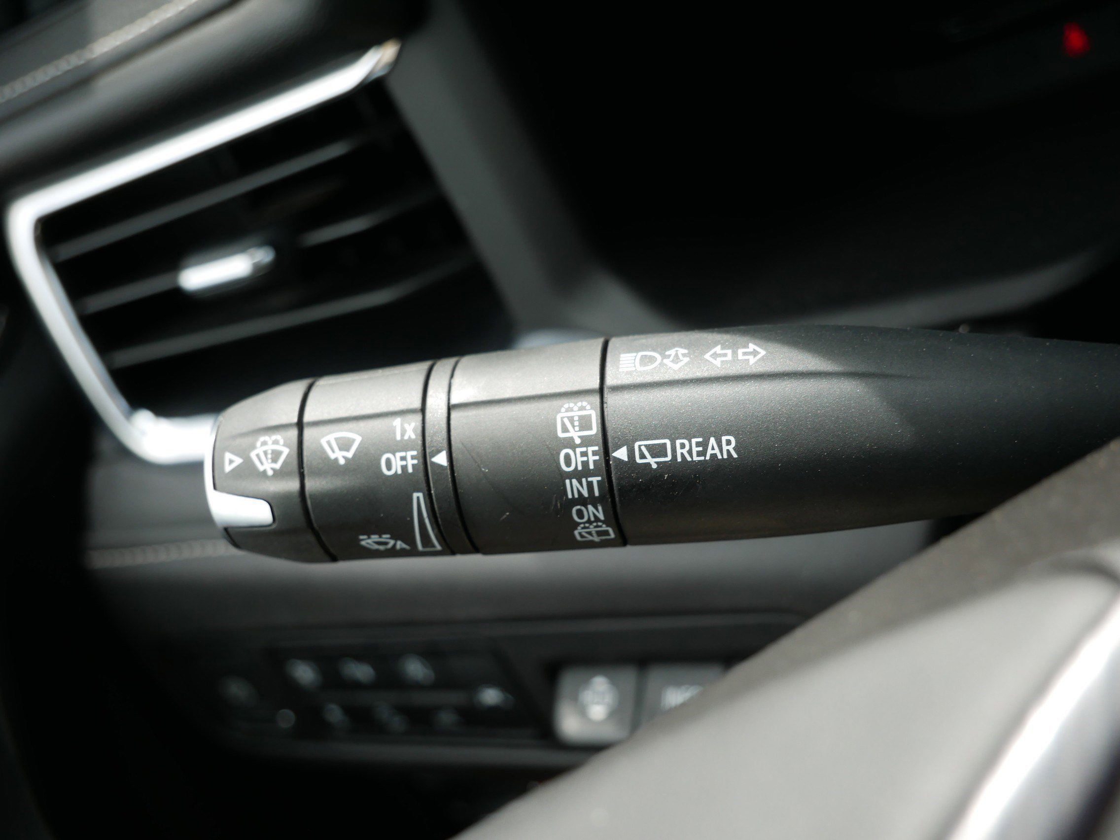 2024 GMC Yukon Denali Ultimate - Photo 31