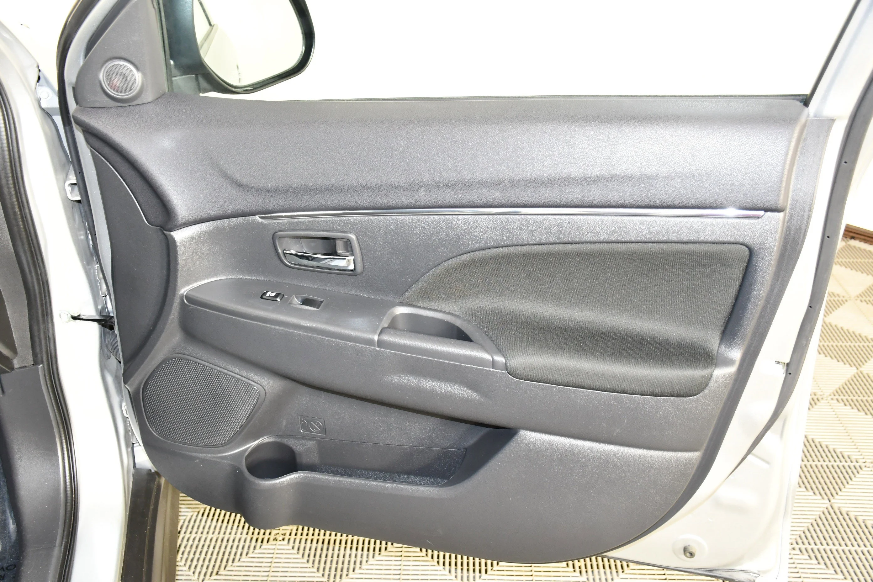 Certified Used 2024 Gray Mitsubishi SE image 29