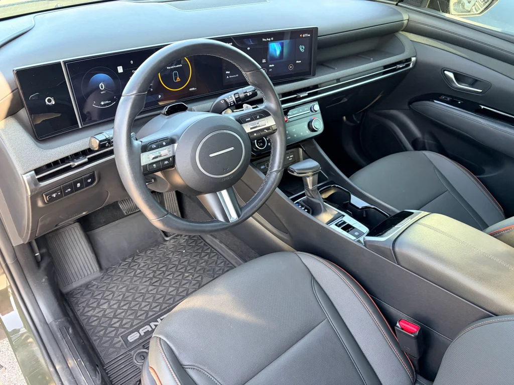 Used 2025 Rockwood Green Hyundai Limited image 12