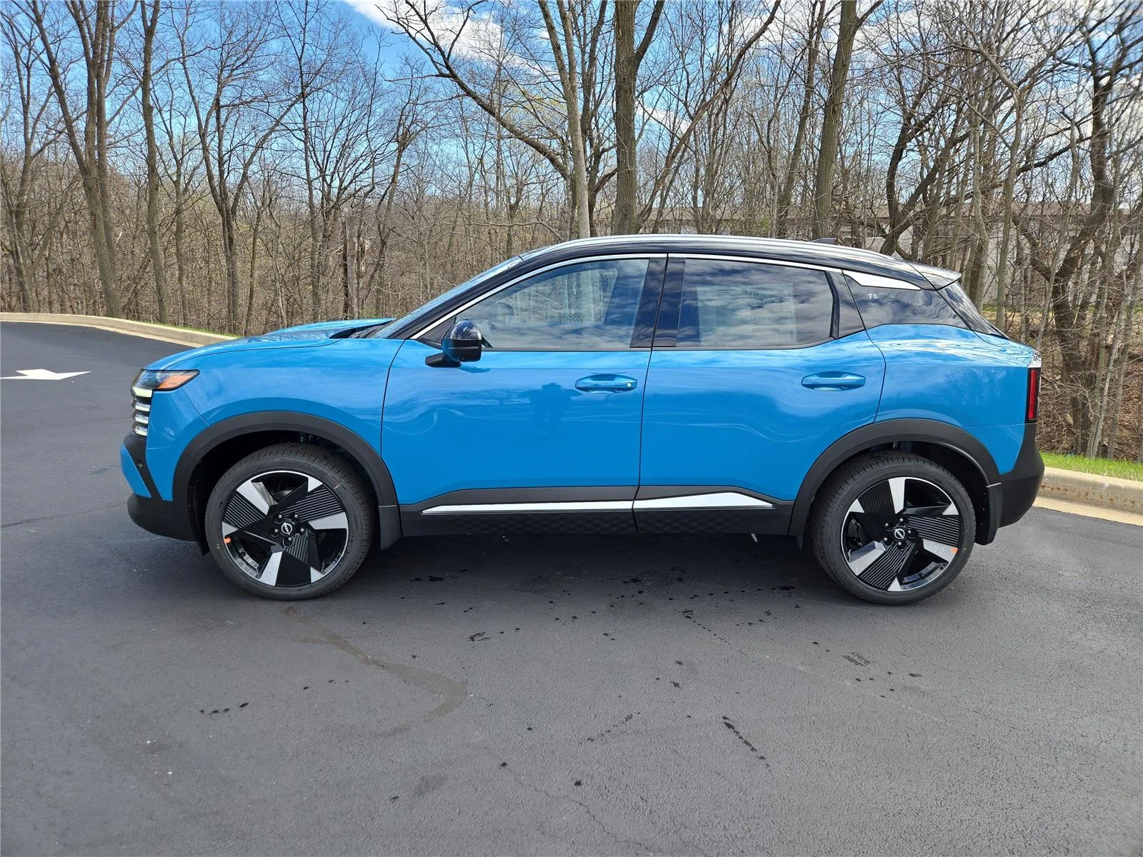 New 2026 Arctic Ice Blue Metallic/Super Black Nissan SR image 5