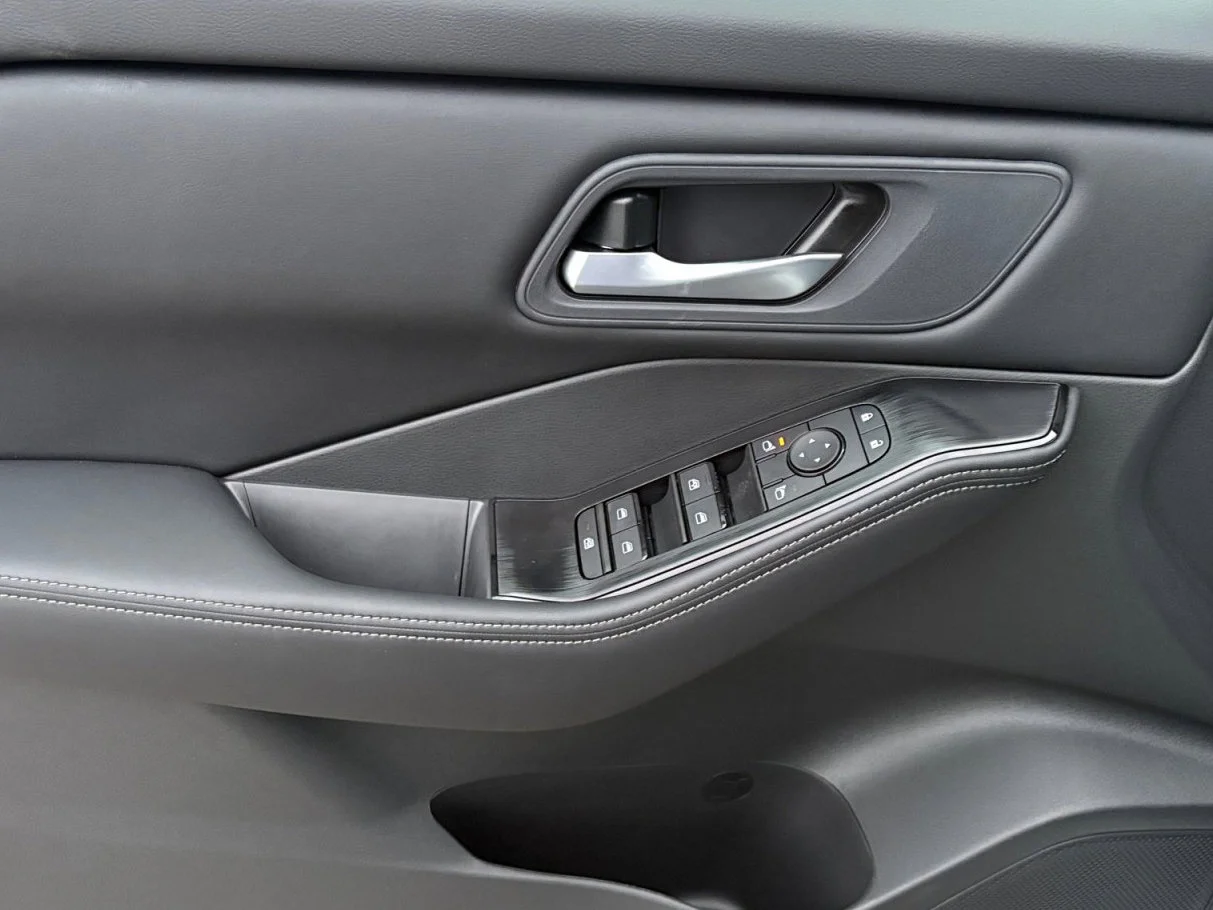 New 2026 Boulder Gray Pearl Nissan SV image 28