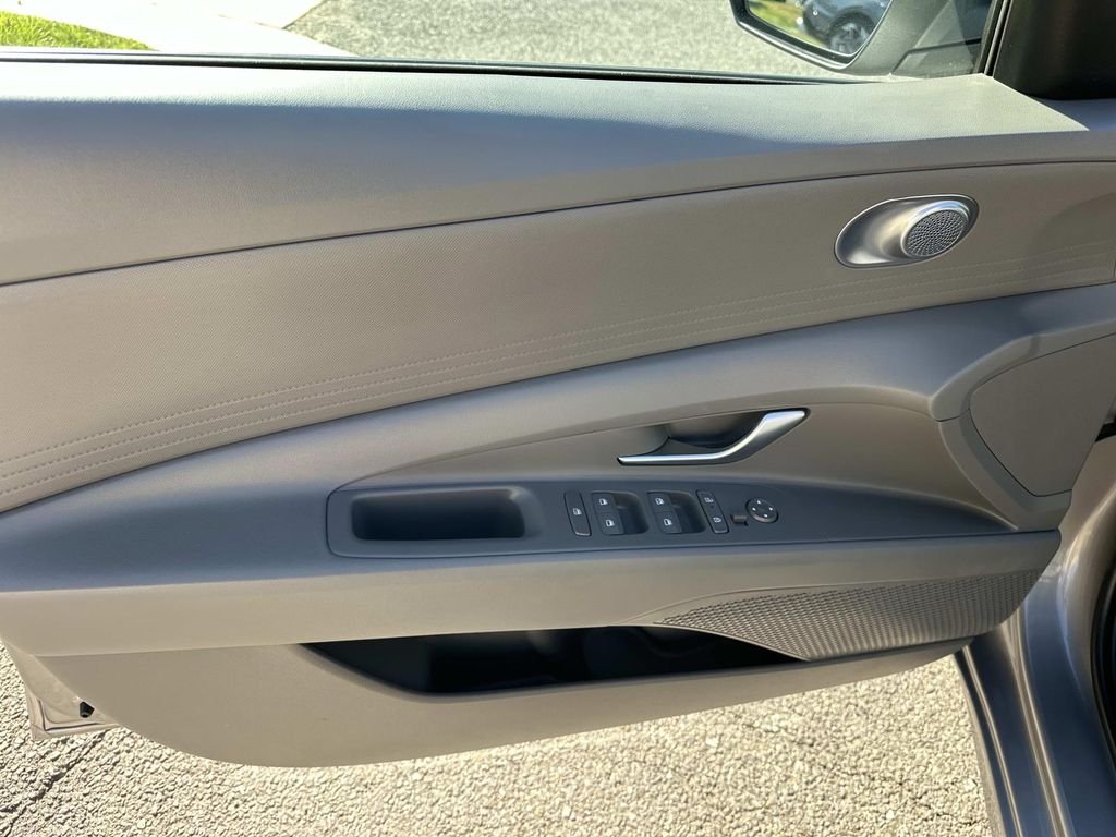 Certified Used 2025  Hyundai Blue image 20