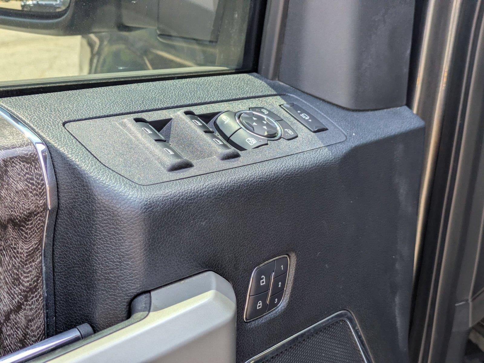 Used 2018 Magnetic Metallic Ford LARIAT image 13