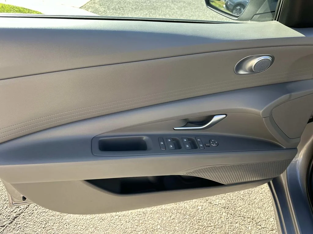 Used 2025  Hyundai Blue image 20