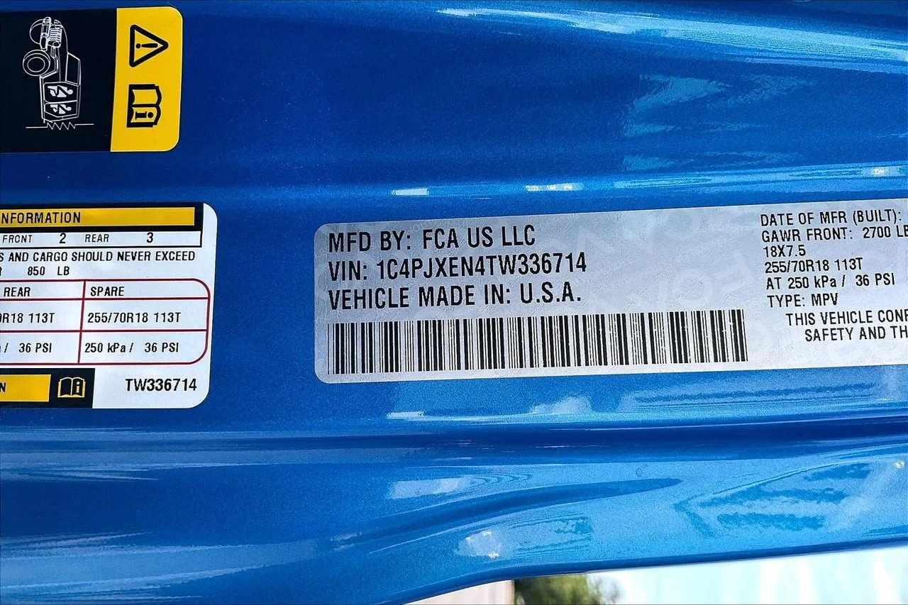 New 2026 Hydro Blue Pearl-Coat Exterior Paint Jeep Sahara image 36