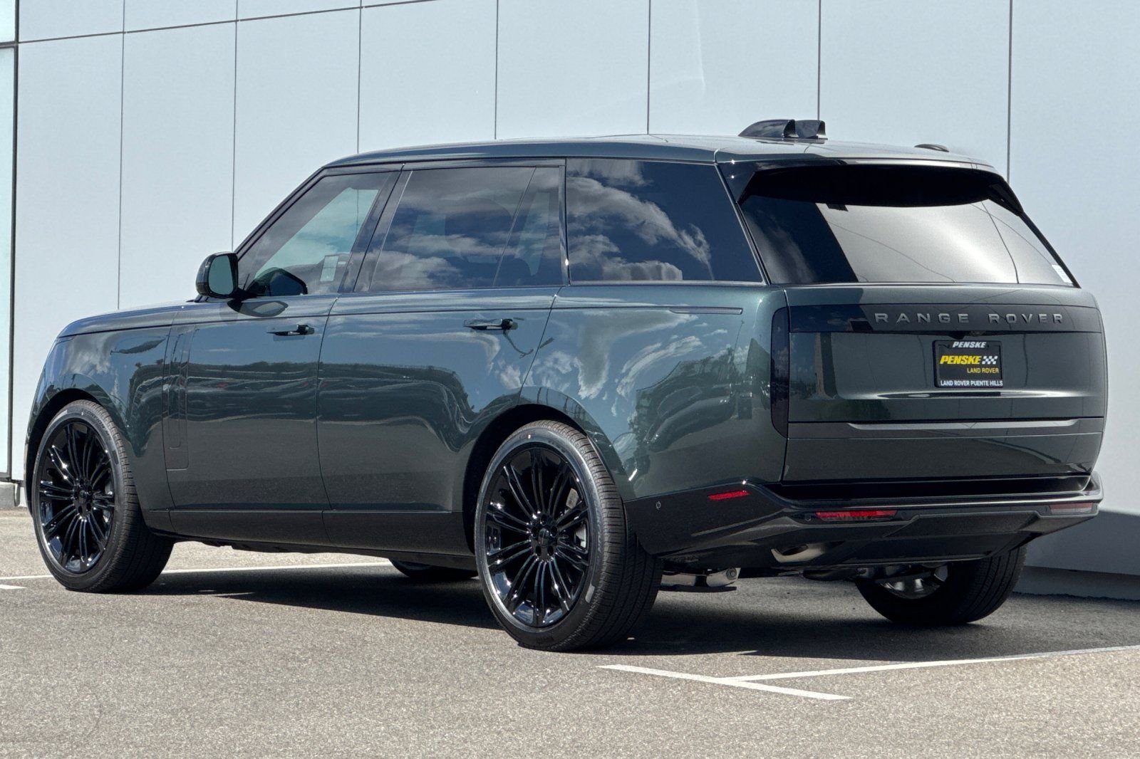 New 2026 Belgravia Green Land Rover SE image 3